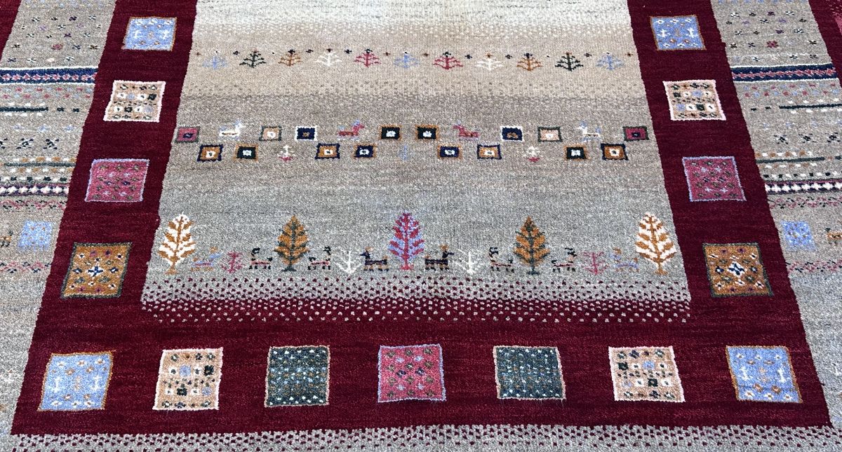 Hand-woven Loribaft Gabbeh Rug