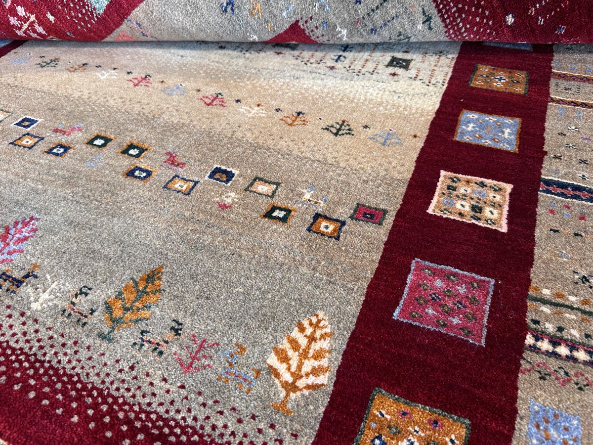 Hand-woven Loribaft Gabbeh Rug