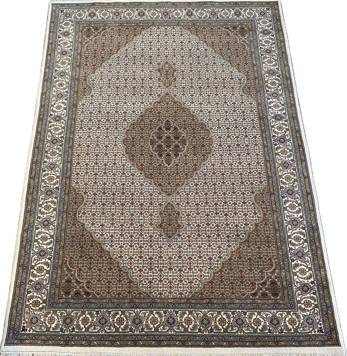 Fine Hand-Woven Tabriz Mahi Design Carpet