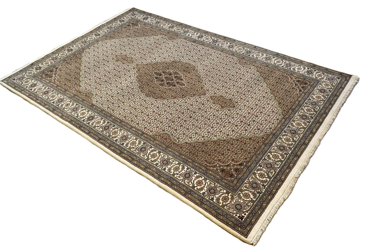 Fine Hand-Woven Tabriz Mahi Design Carpet