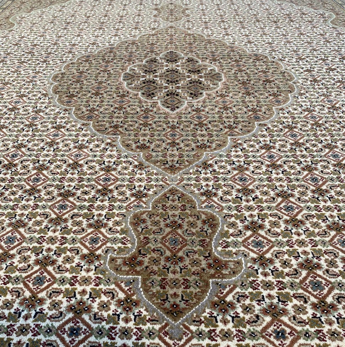 Fine Hand-Woven Tabriz Mahi Design Carpet