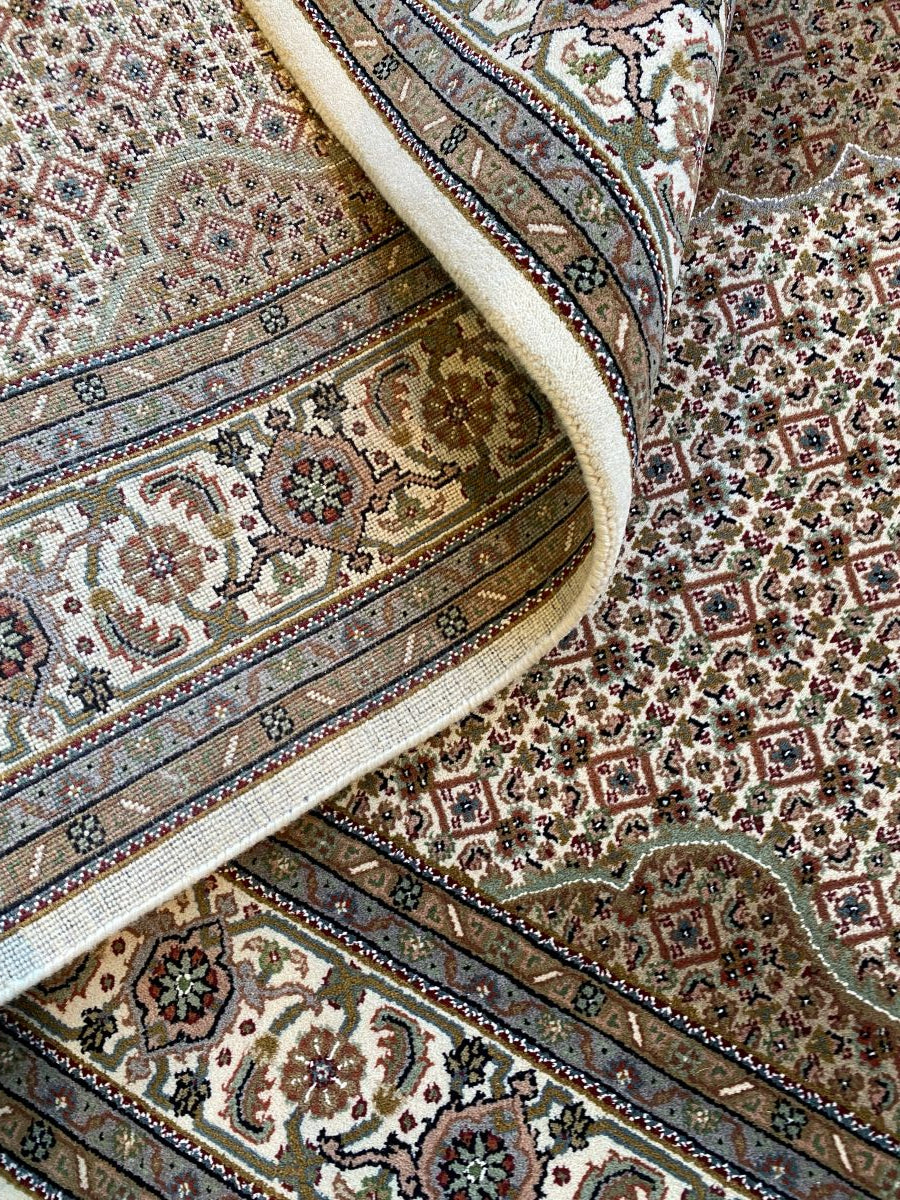 Fine Hand-Woven Tabriz Mahi Design Carpet
