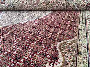 Fine Hand-Woven Persian Tabriz Mahi Design Carpet