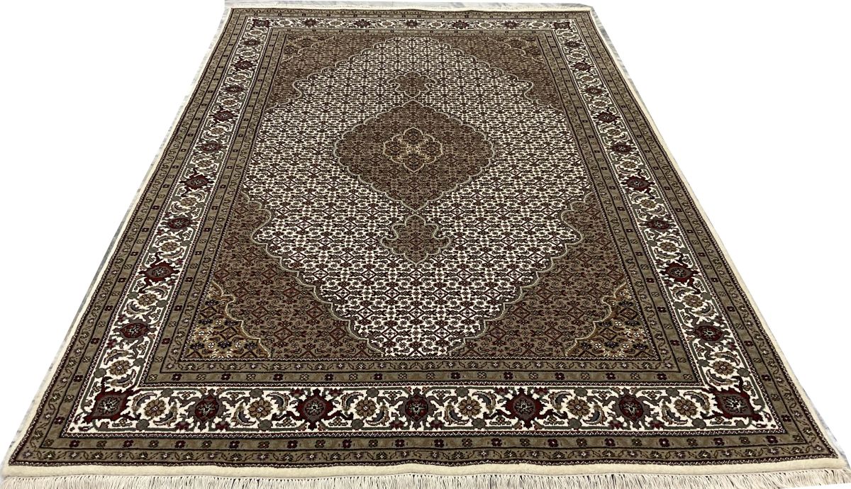 Fine Hand-Woven Persian Tabriz Mahi Design Carpet