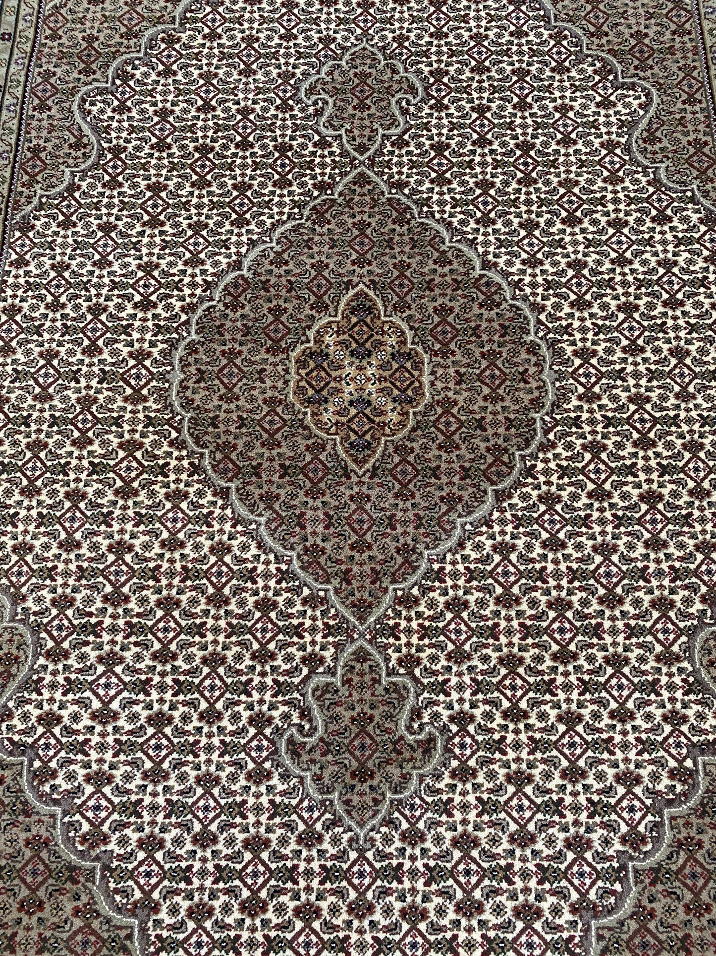 Fine Hand-Woven Persian Tabriz Mahi Design Carpet