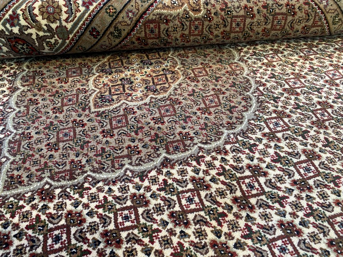 Fine Hand-Woven Persian Tabriz Mahi Design Carpet