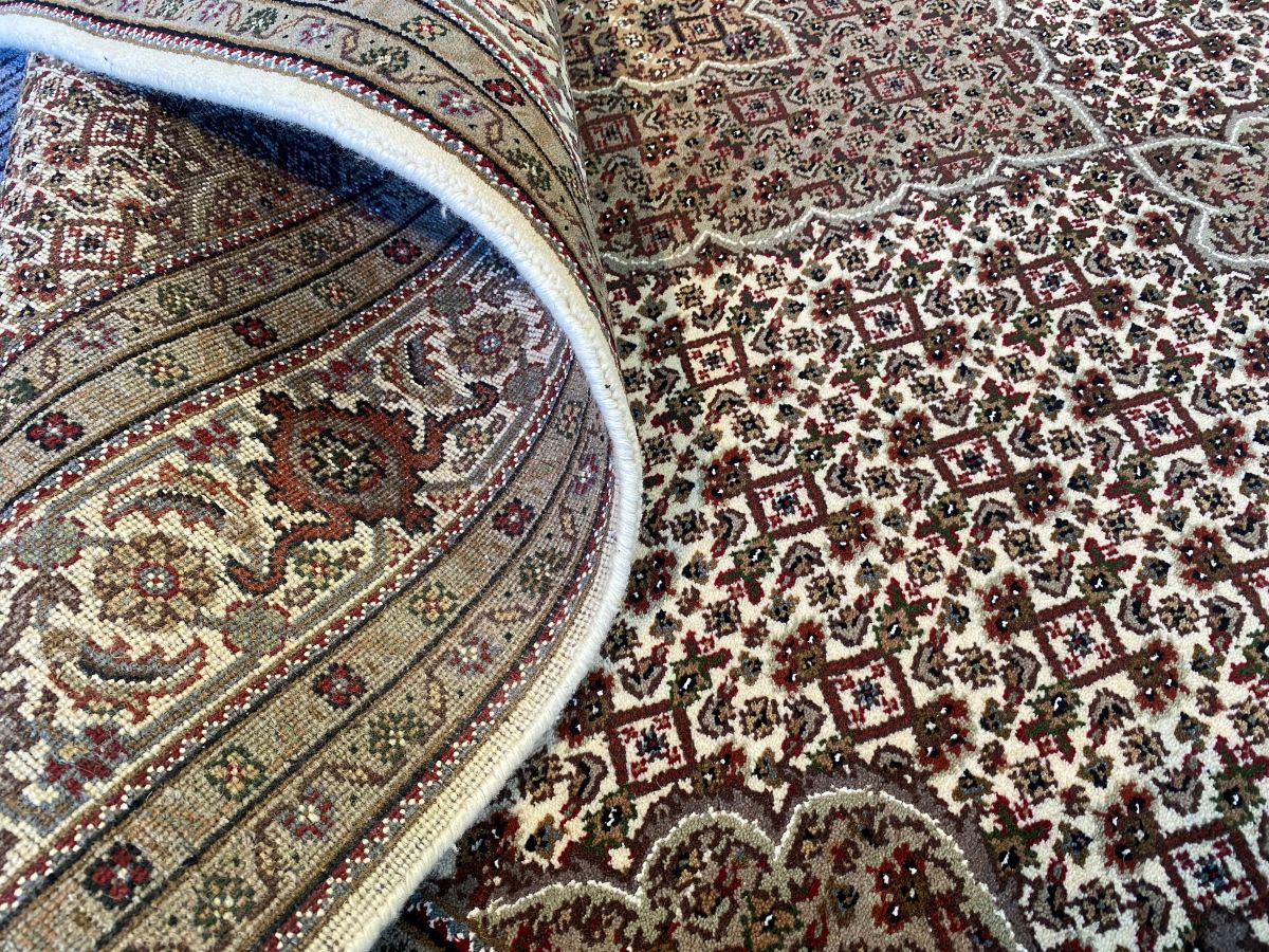 Fine Hand-Woven Persian Tabriz Mahi Design Carpet