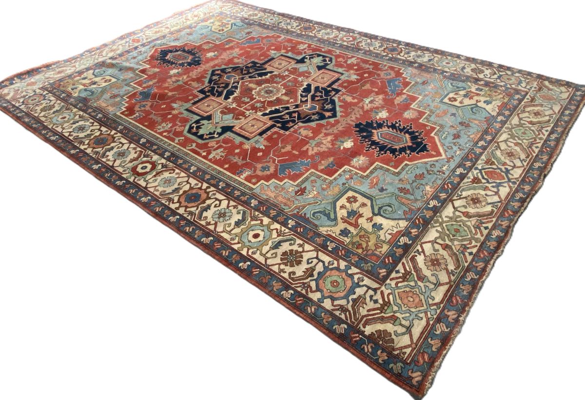 Hand-Woven Serapi Heriz Design Carpet