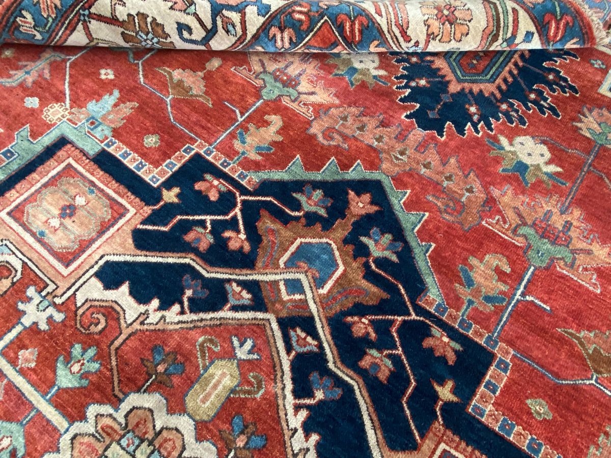 Hand-Woven Serapi Heriz Design Carpet