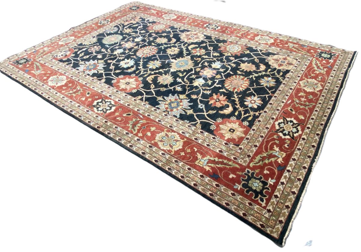 Hand-Woven Serapi Heriz Design Carpet