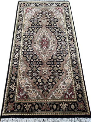 Fine Hand-Woven Persian Tabriz Mahi Design Carpet