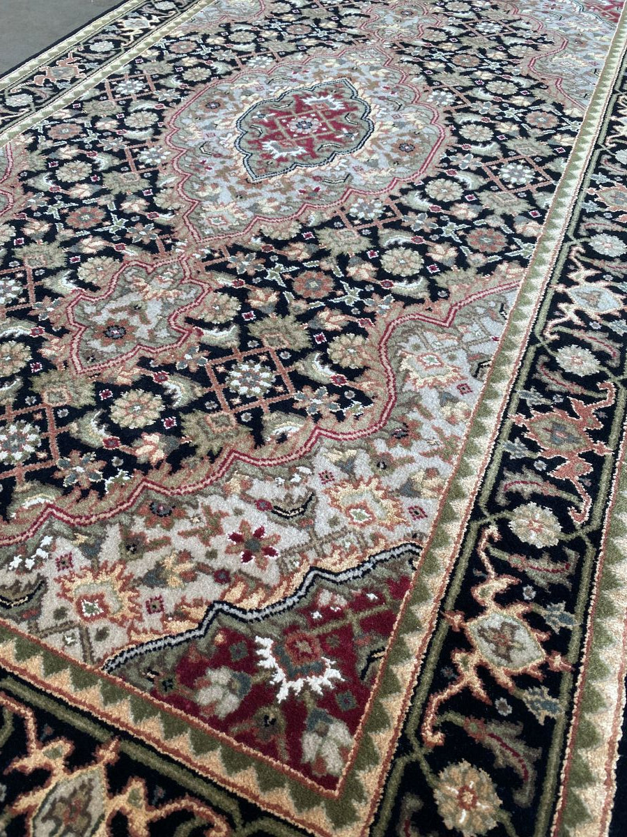 Fine Hand-Woven Persian Tabriz Mahi Design Carpet