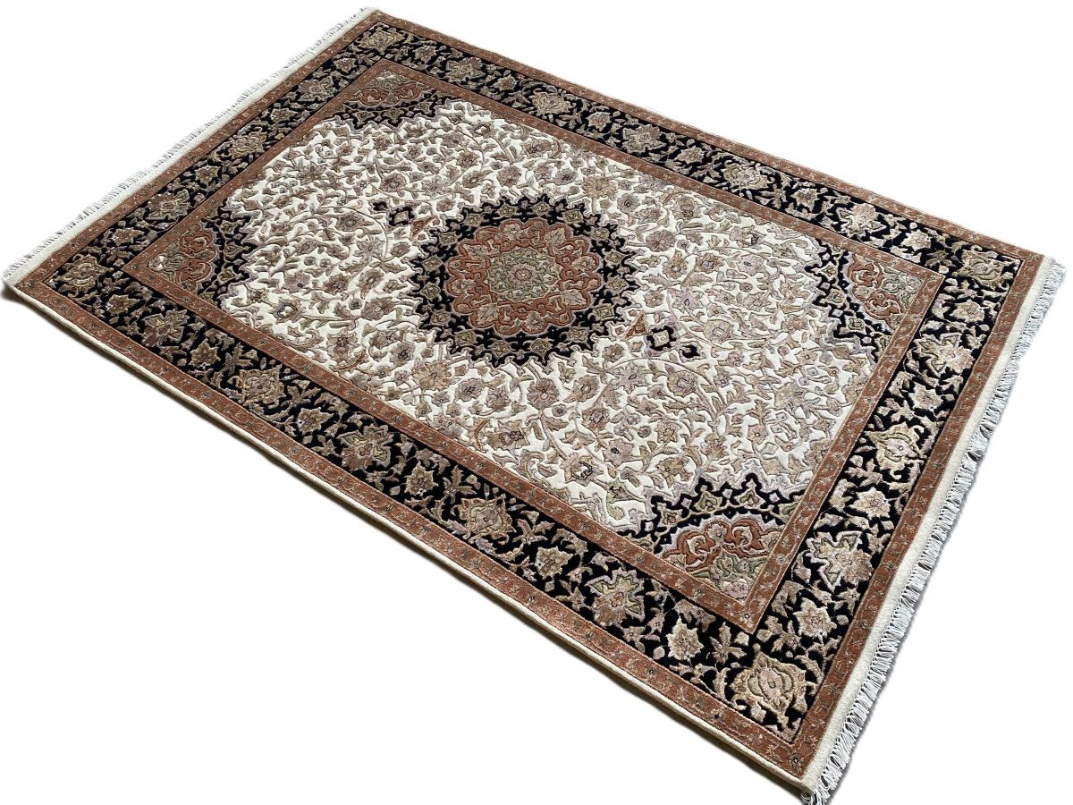 Traditional Hand-Woven Tabriz Design Carpet