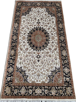 Fine Hand-Knotted Tabriz Design Rug