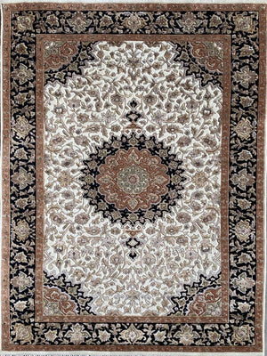 Fine Hand-Knotted Tabriz Design Rug