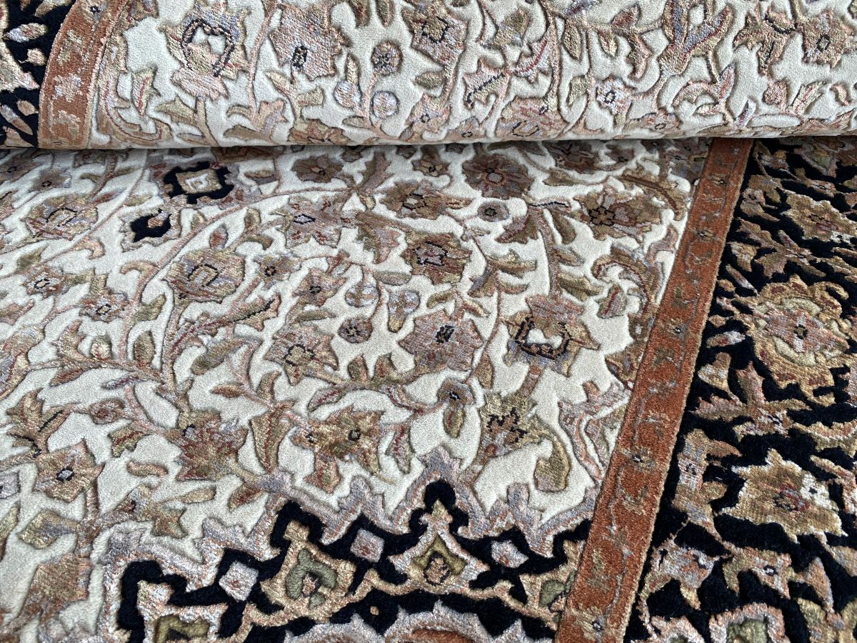 Traditional Hand-Woven Tabriz Design Carpet