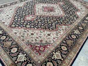 Fine Hand-Woven Persian Tabriz Mahi Design Rug