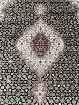 Fine Hand-Woven Persian Tabriz Mahi Design Carpet