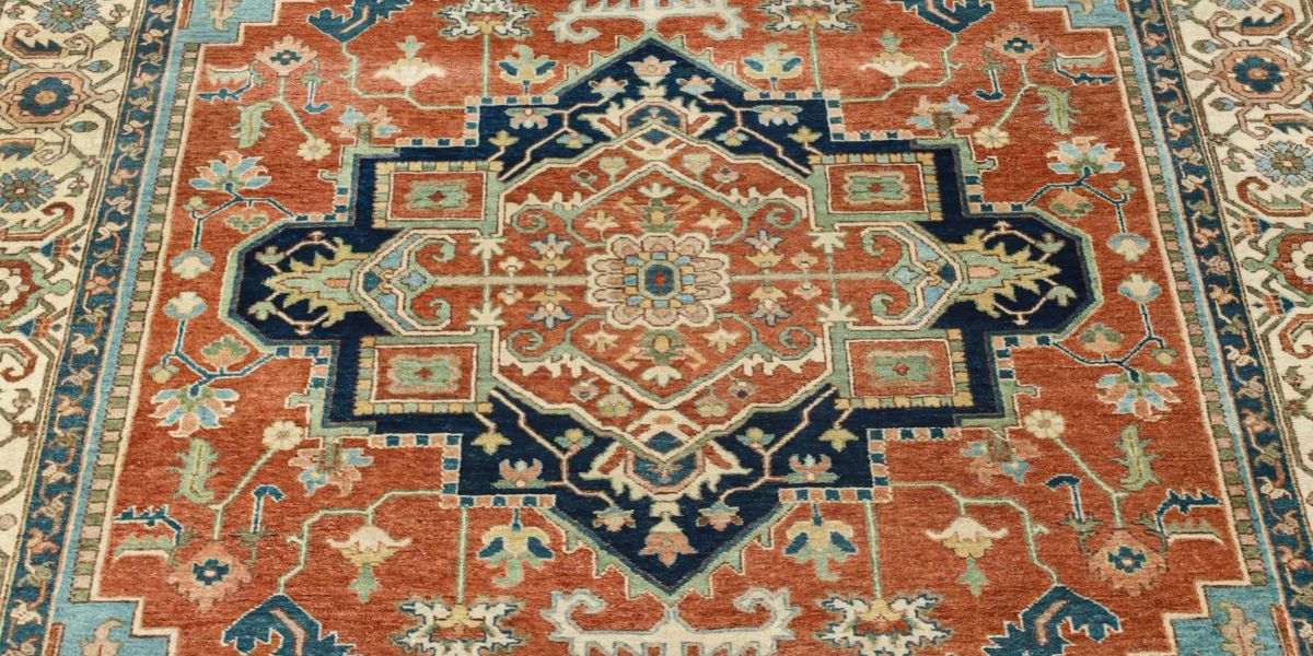 Hand-Woven Serapi Heriz Design Carpet
