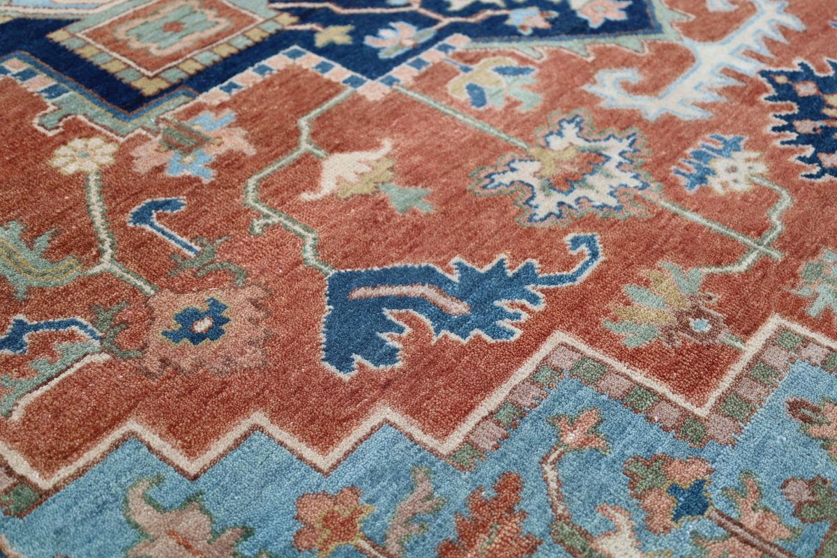 Hand-Woven Serapi Heriz Design Carpet