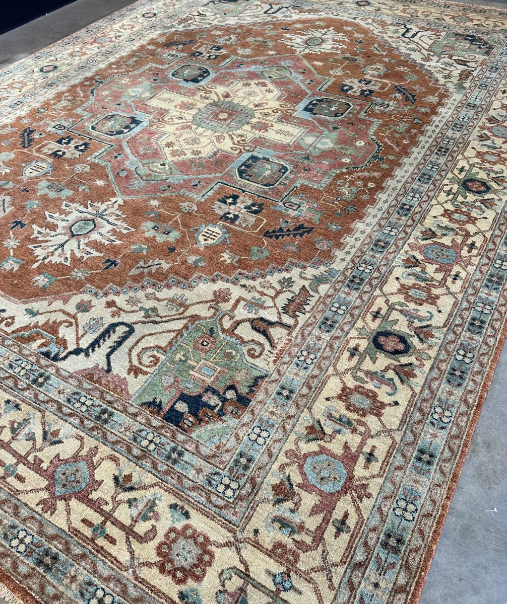Hand-Woven Serapi Heriz Design Carpet