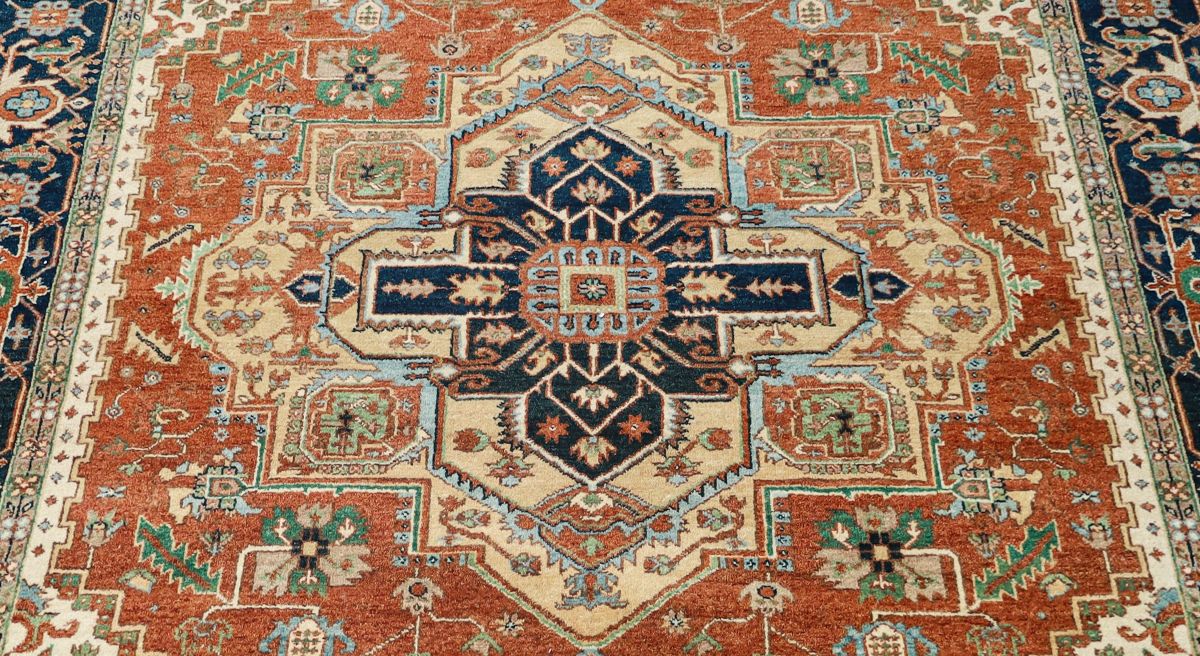 Hand-Woven Serapi Heriz Design Carpet