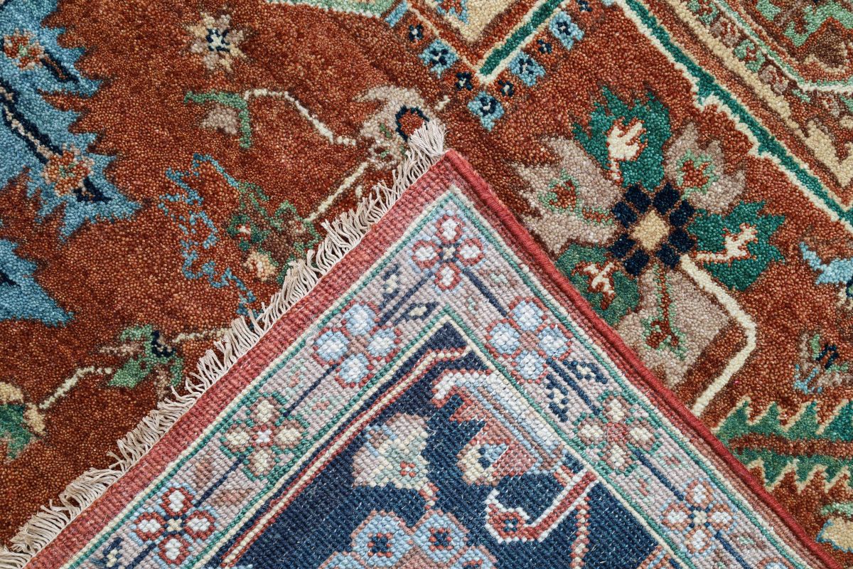 Hand-Woven Serapi Heriz Design Carpet