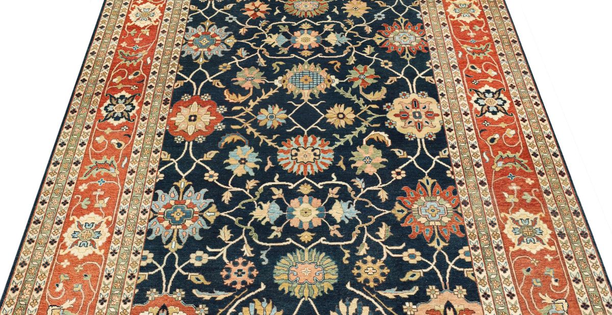 Hand-Woven Serapi Heriz Design Carpet