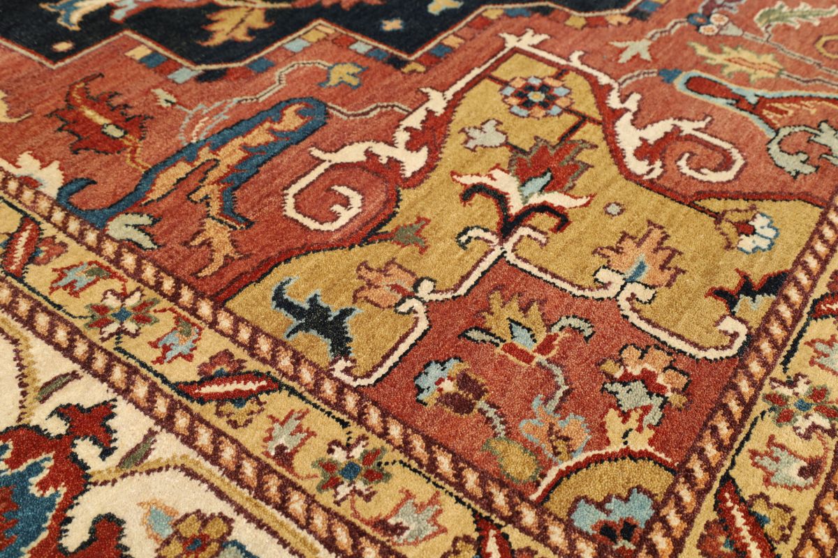 Hand-Woven Serapi Heriz Design Carpet