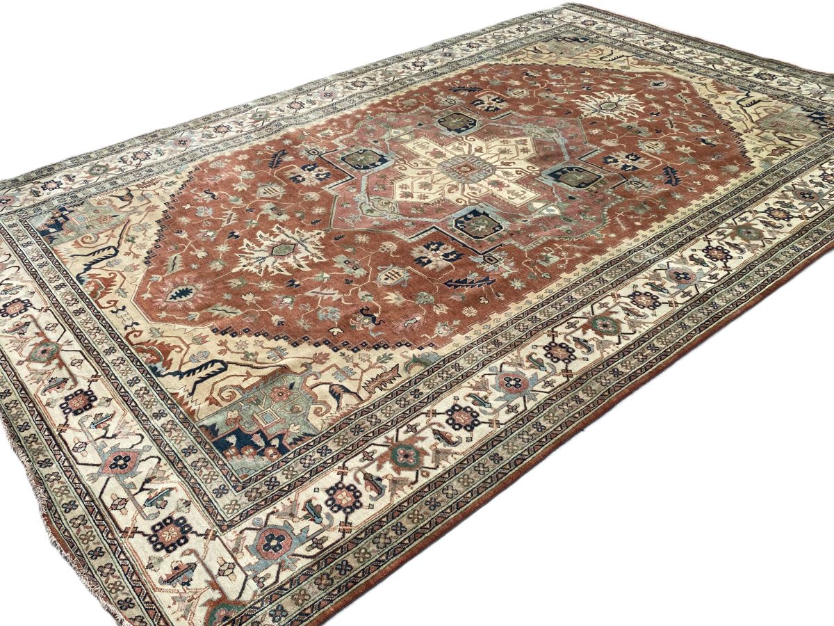 Hand-Woven Serapi Heriz Design Carpet