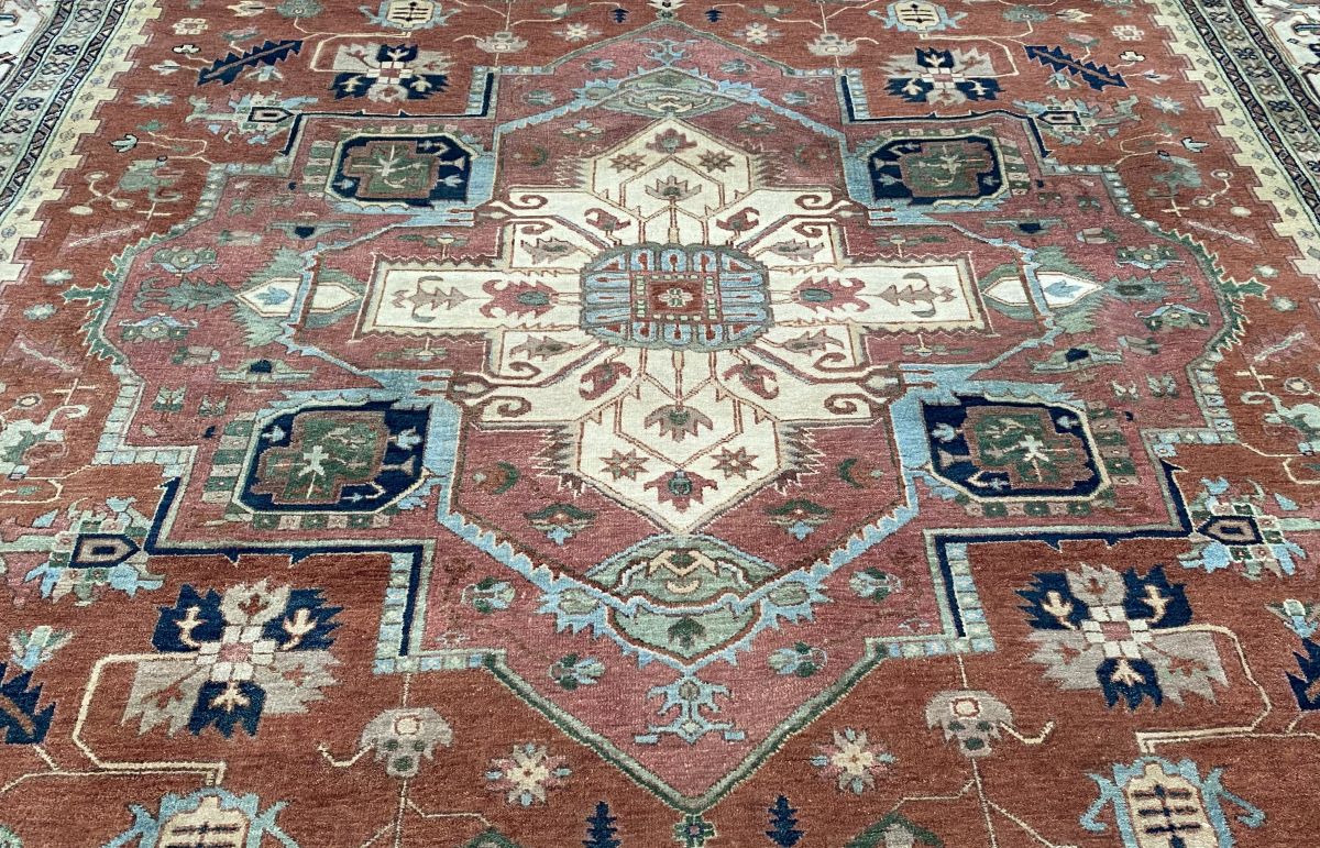 Hand-Woven Serapi Heriz Design Carpet