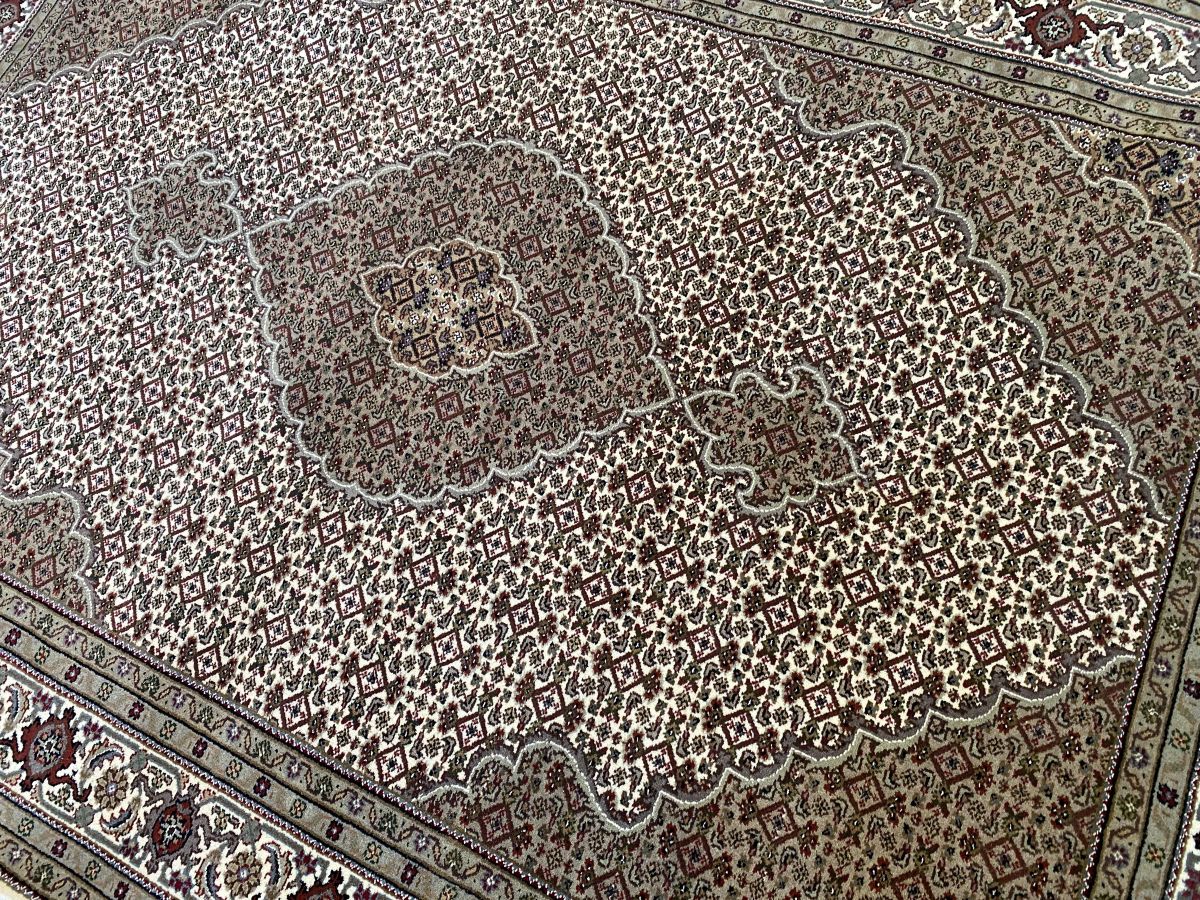 Fine Hand-Woven Persian Tabriz Mahi Design Carpet