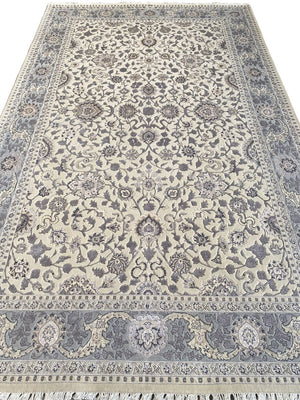 Fine Hand-Knotted Persian Kashan Design Carpet