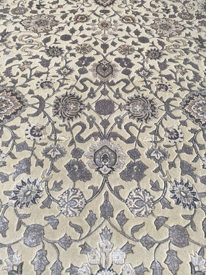 Fine Hand-Knotted Persian Kashan Design Carpet