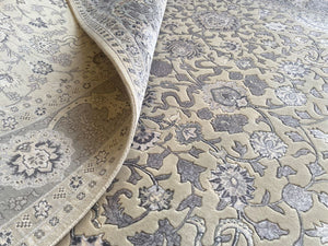 Fine Hand-Knotted Persian Kashan Design Carpet