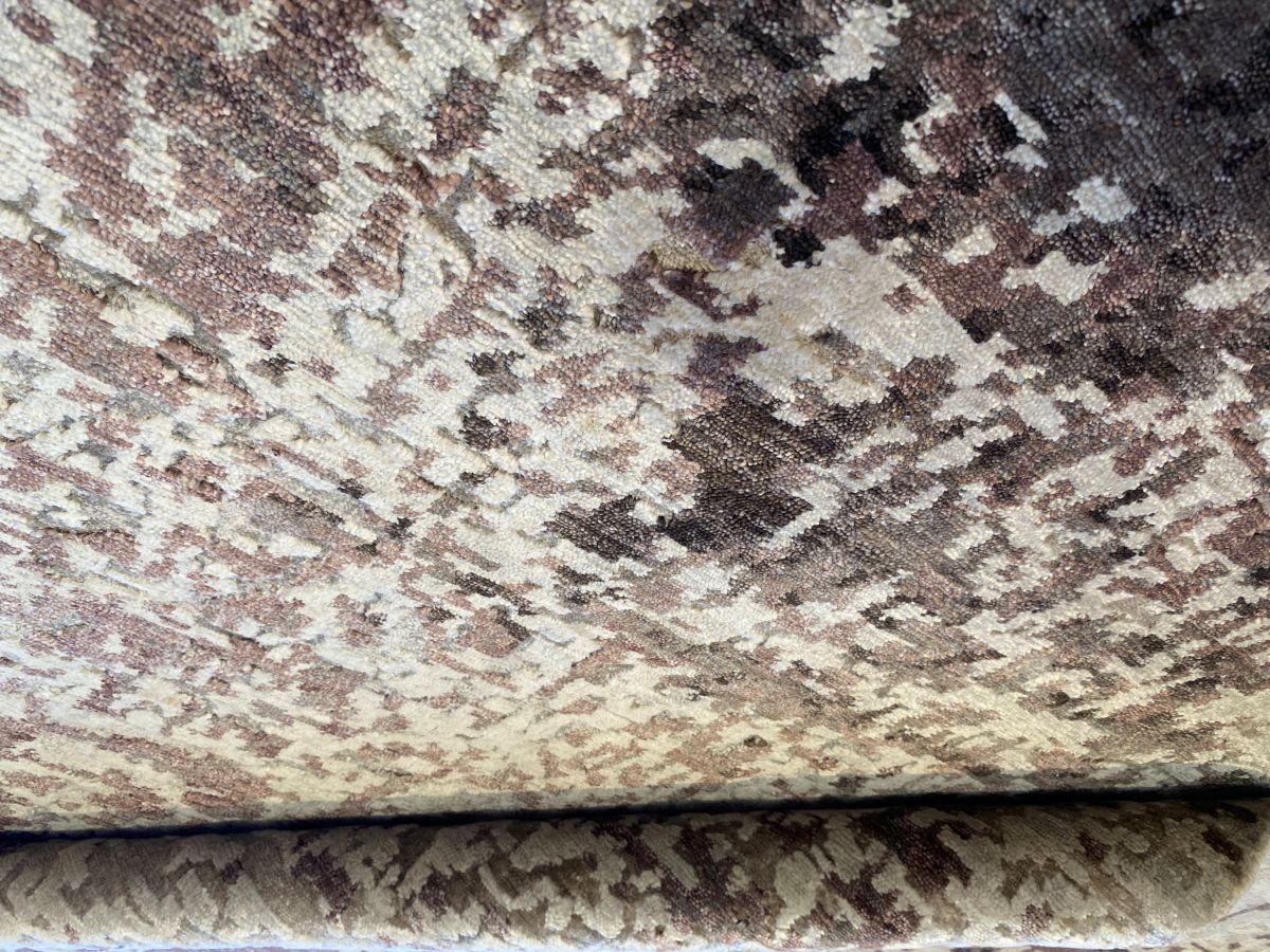 Hand-Woven Modern Everest Collection