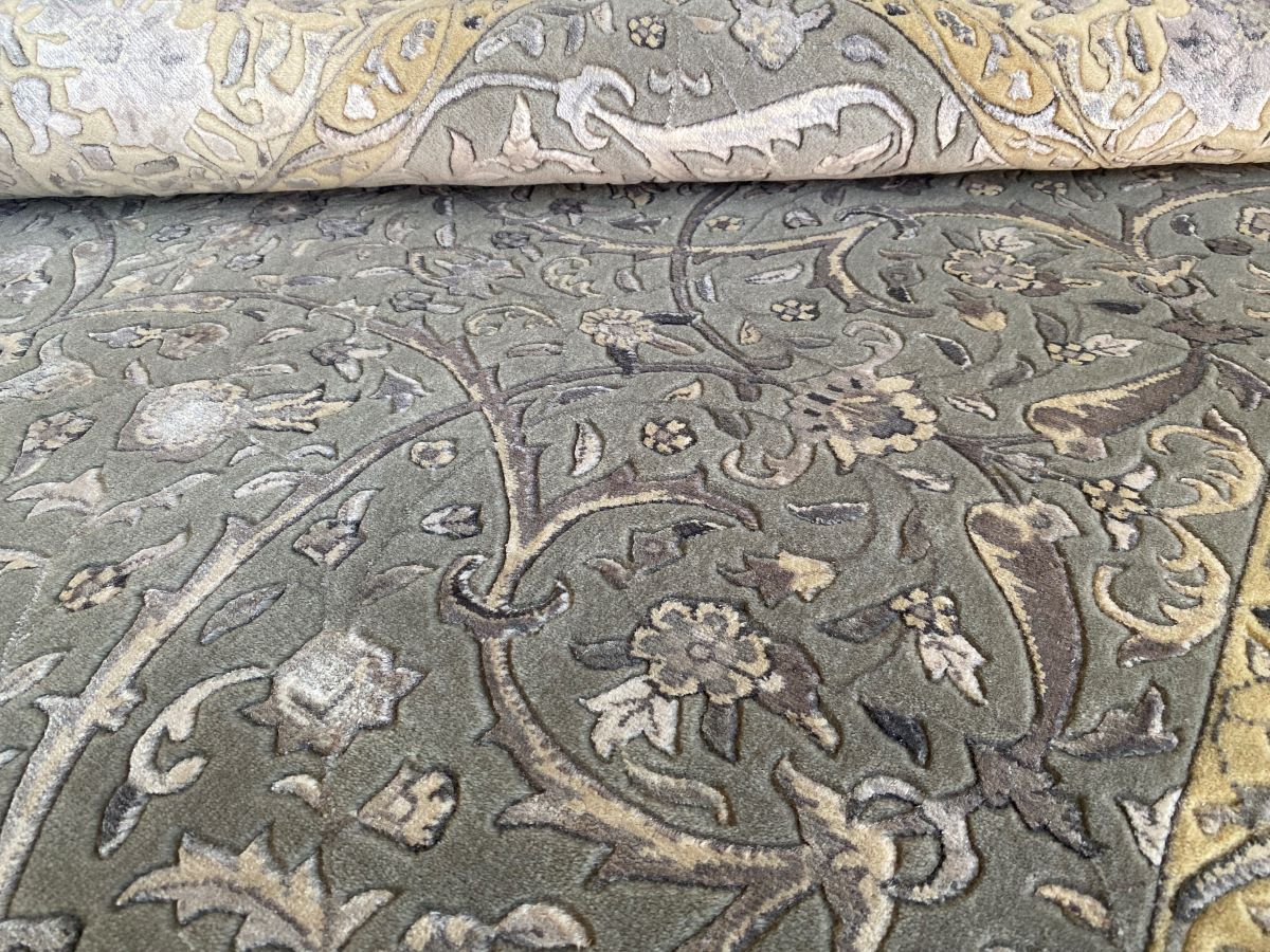 Fine Hand-Knotted Jaipur Isfahan Carpet