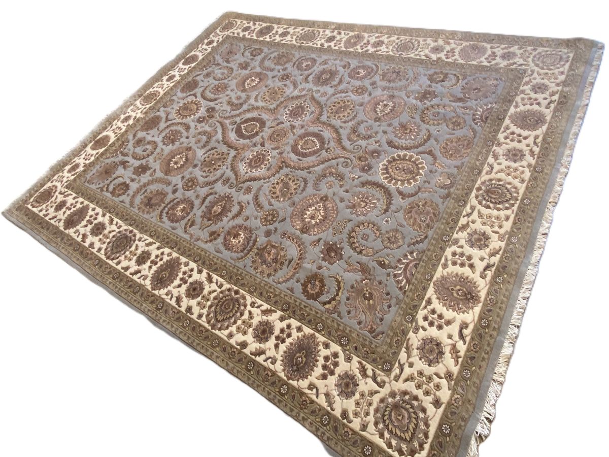 Traditional Hand-Woven Tabriz Design Rug