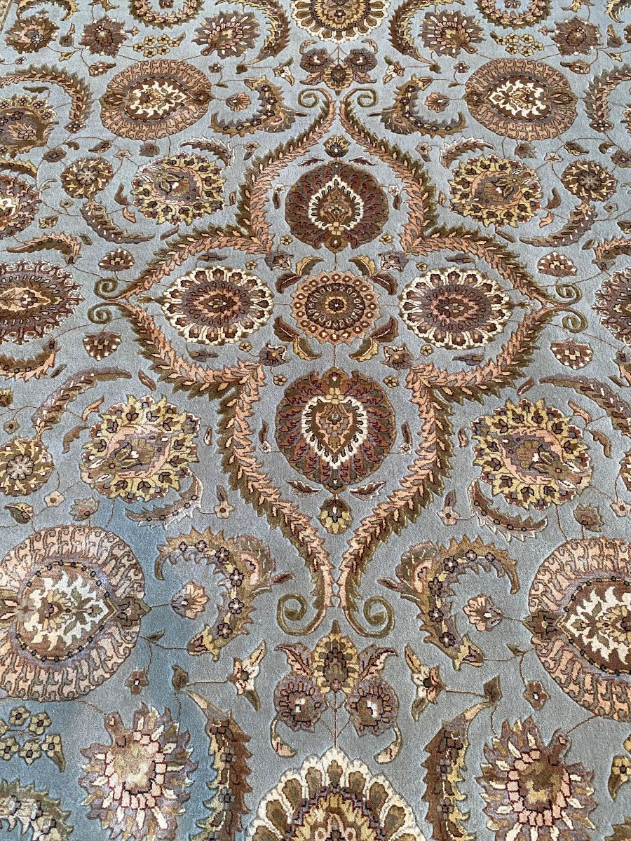 Traditional Hand-Woven Tabriz Design Rug