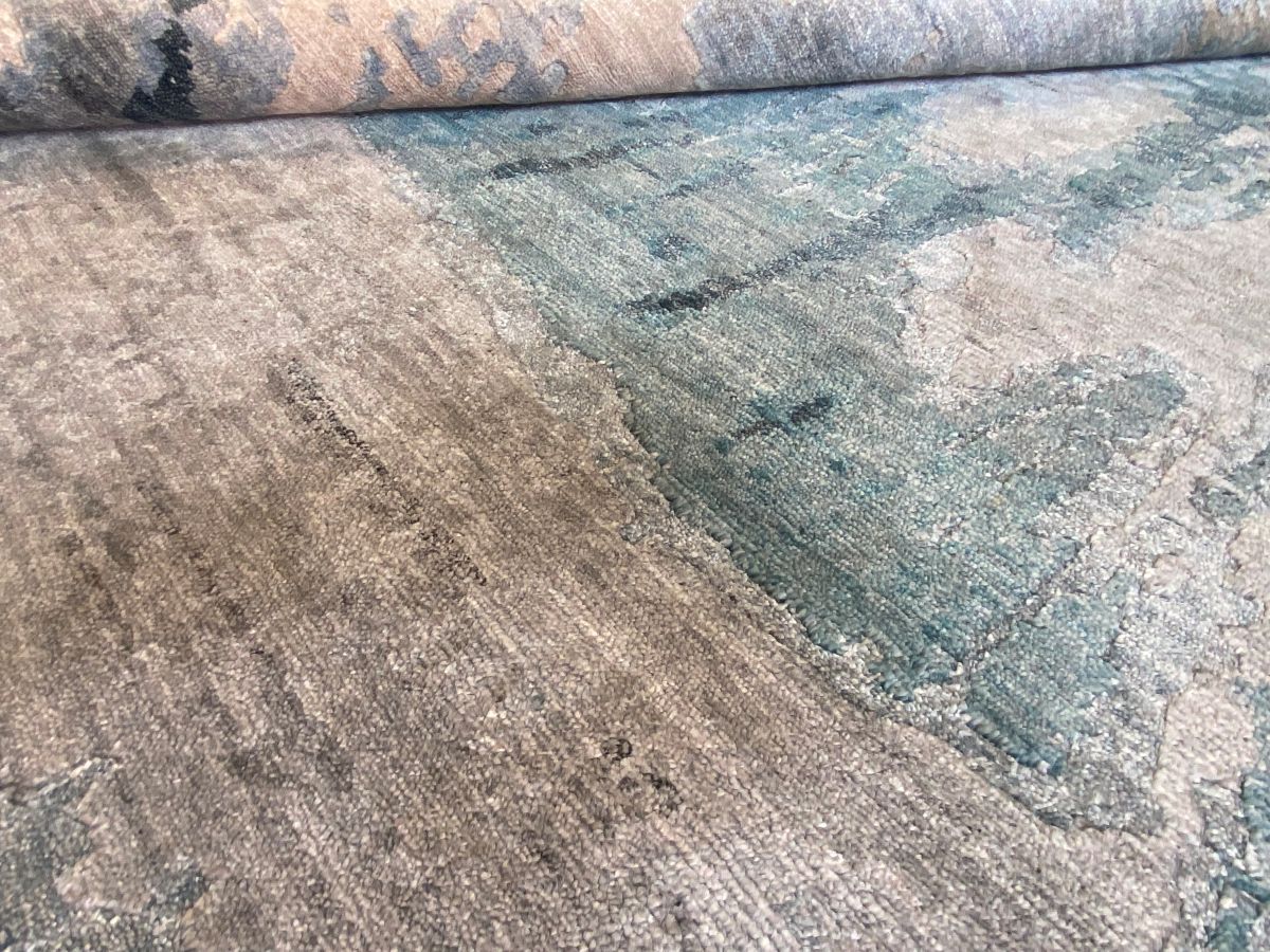 Hand-Woven Modern Everest Collection