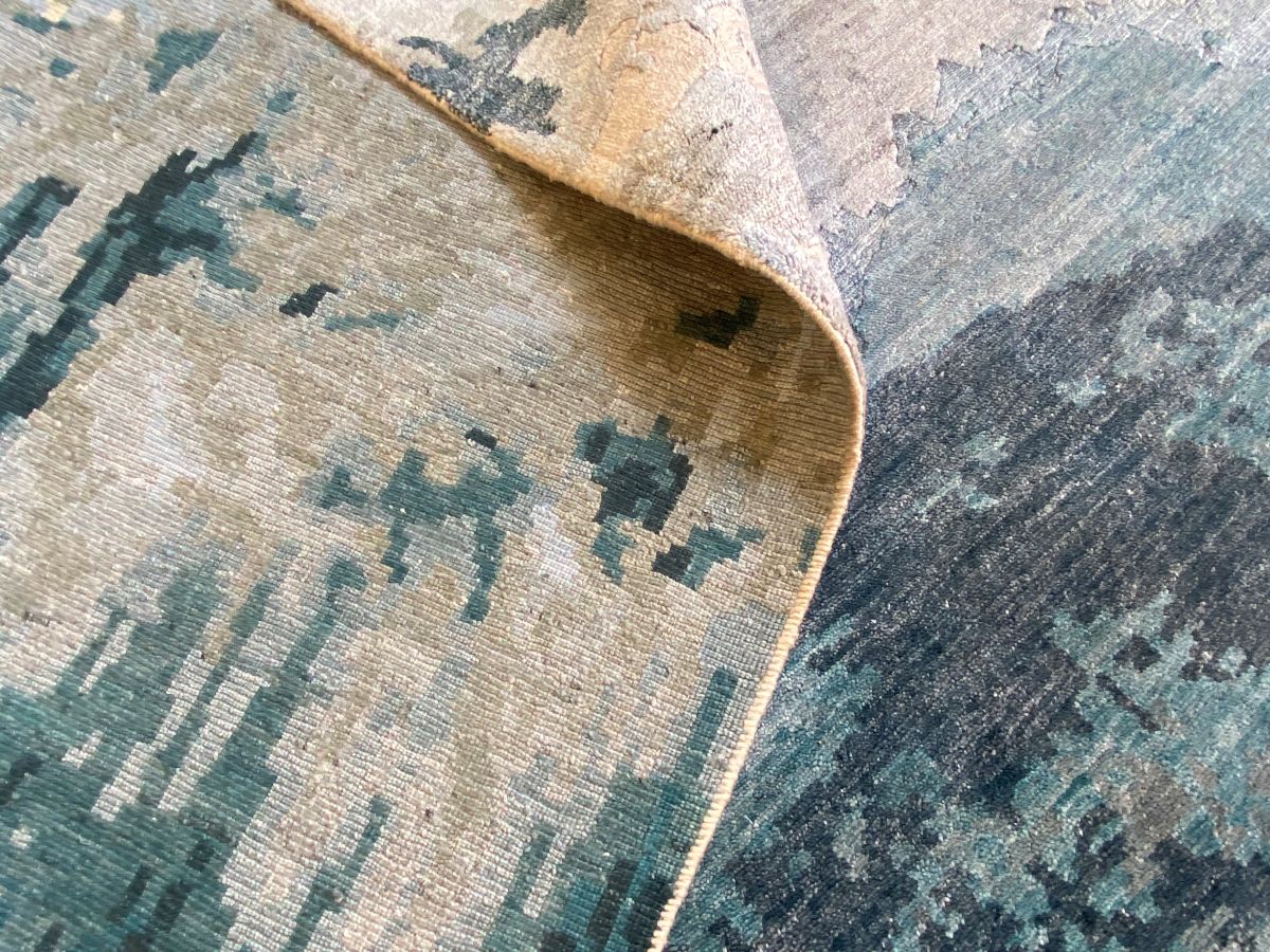 Hand-Woven Modern Everest Collection