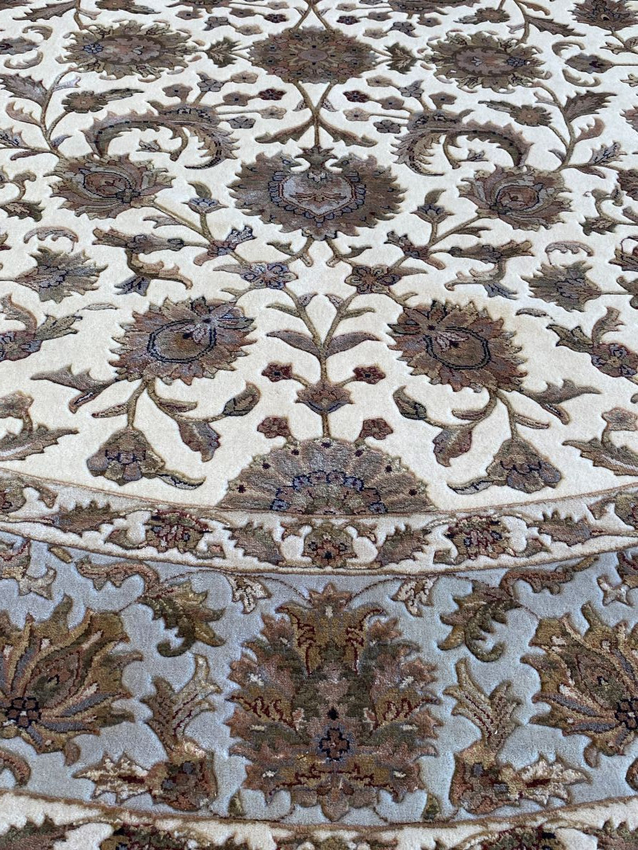 Fine Hand-Woven Persian Tabriz Design Carpet