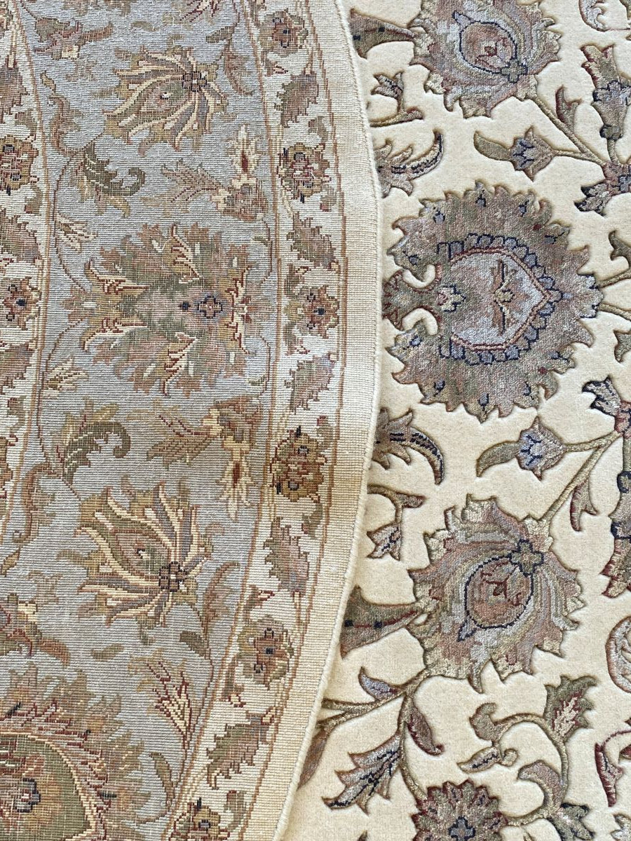 Fine Hand-Woven Persian Tabriz Design Carpet