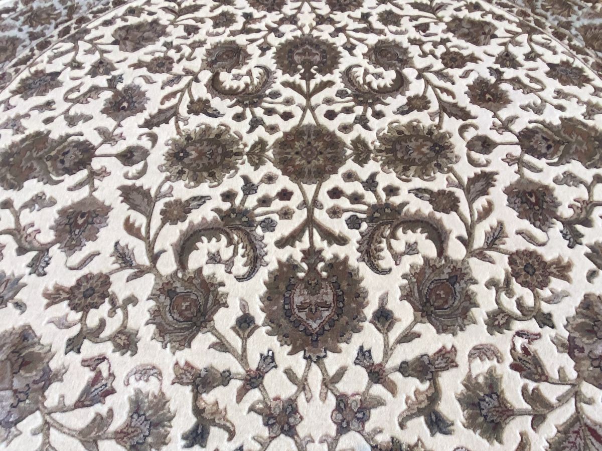 Fine Hand-Woven Persian Tabriz Design Carpet