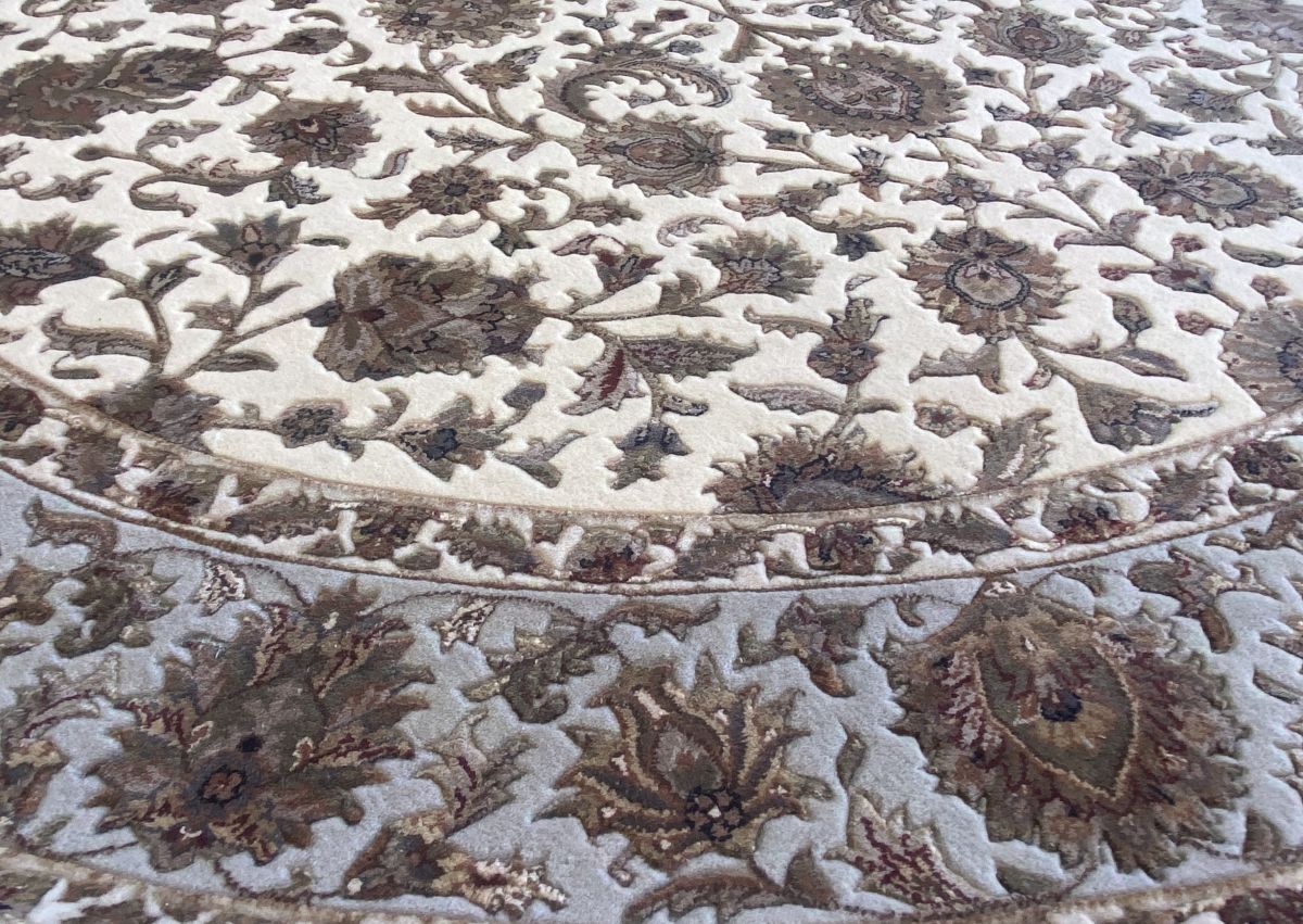 Fine Hand-Woven Persian Tabriz Design Carpet