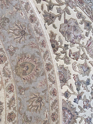 Fine Hand-Woven Persian Tabriz Design Carpet