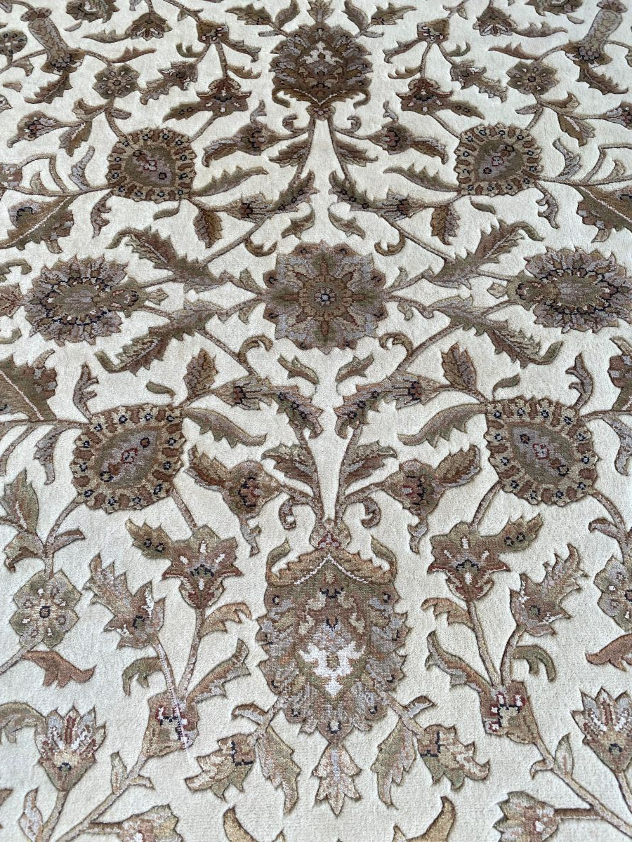 Traditional Hand-Woven Tabriz Design Carpet