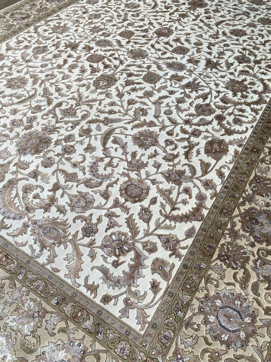 Traditional Hand-Woven Tabriz Design Carpet