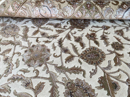 Traditional Hand-Woven Tabriz Design Carpet