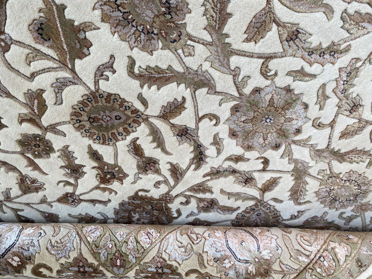 Traditional Hand-Woven Tabriz Design Carpet